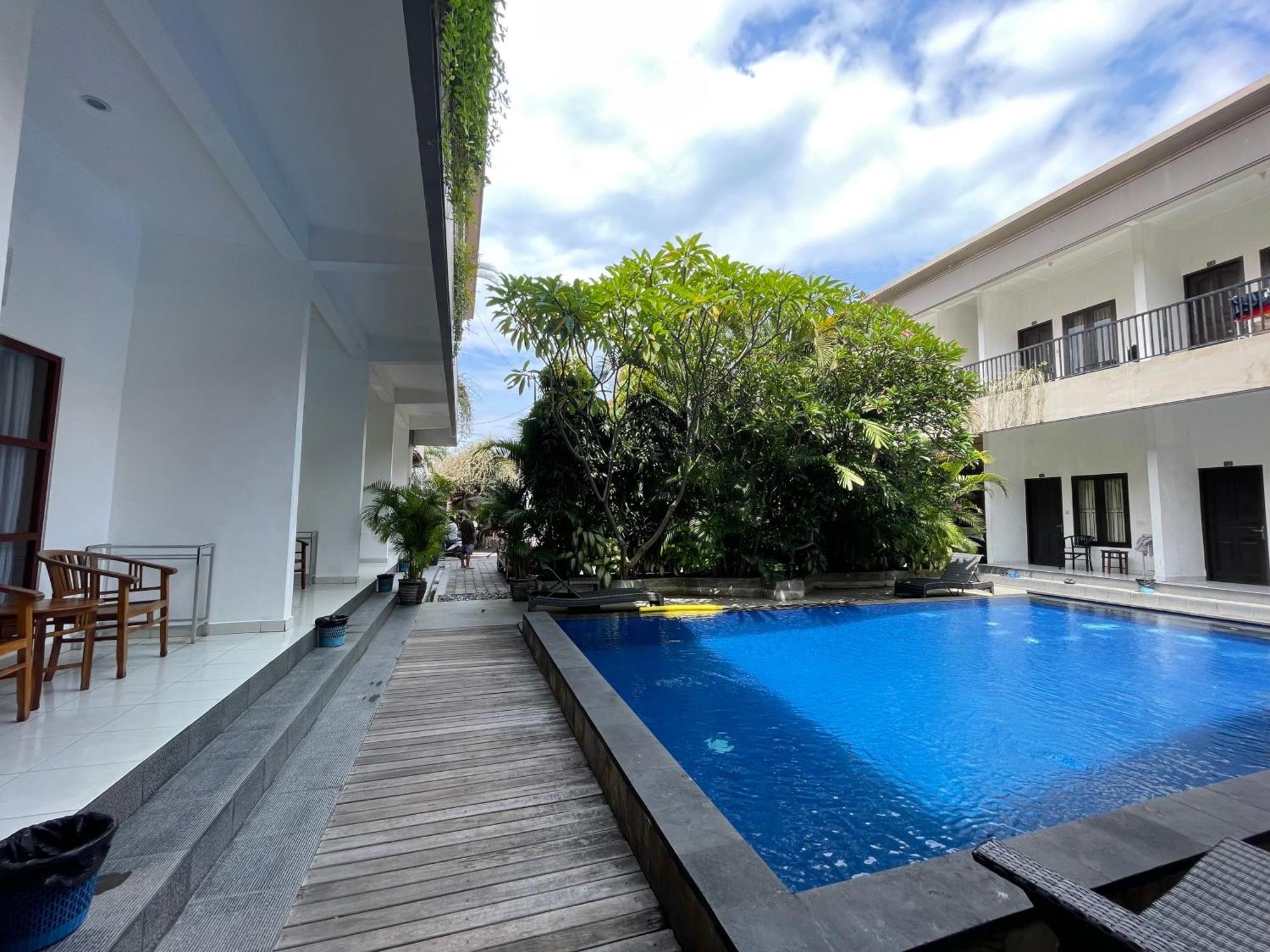 Seminyak Point Guest House Екстер'єр фото